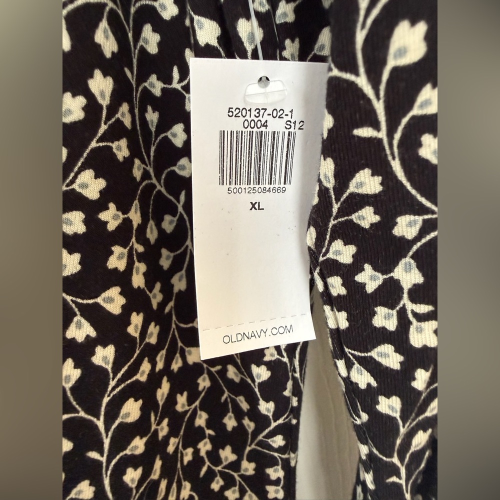 Old Navy Black and White Floral Long Sleeve Dress - Picture 4 of 10